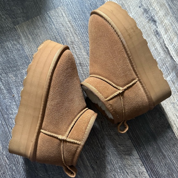 Cushionaire • Platform Booties • Tan / Chestnut Boots - Picture 12 of 15